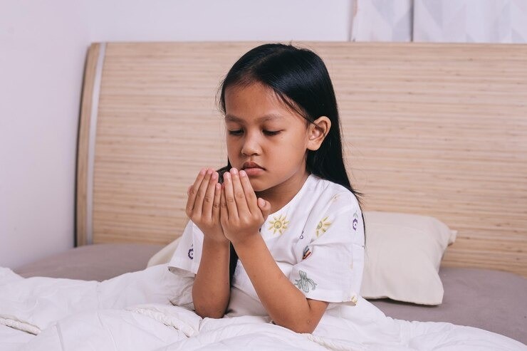 membangun iman anak, parenting rohani, anak mengenal Tuhan, aktivitas iman di rumah, tips parenting spiritual, doa bersama anak, nilai agama anak, kebiasaan baik anak